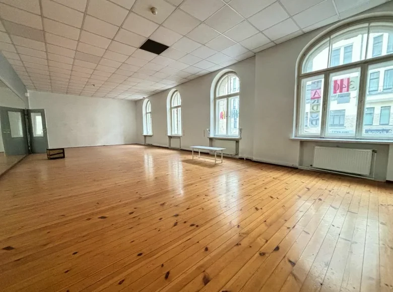 Sklep 340 m² Ryga, Łotwa