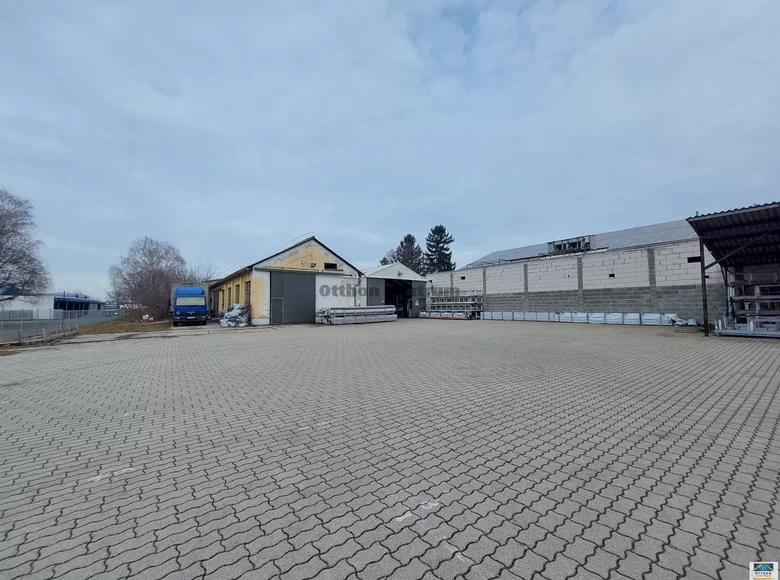 Propiedad comercial 1 000 m² en Siofok, Hungría