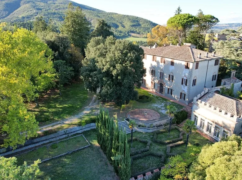 Villa 15 bedrooms 5 000 m² Perugia, Italy