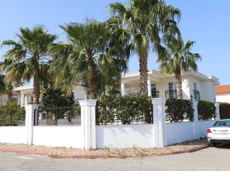 Szeregowiec 4 pokoi 300 m² Camyuva, Turcja