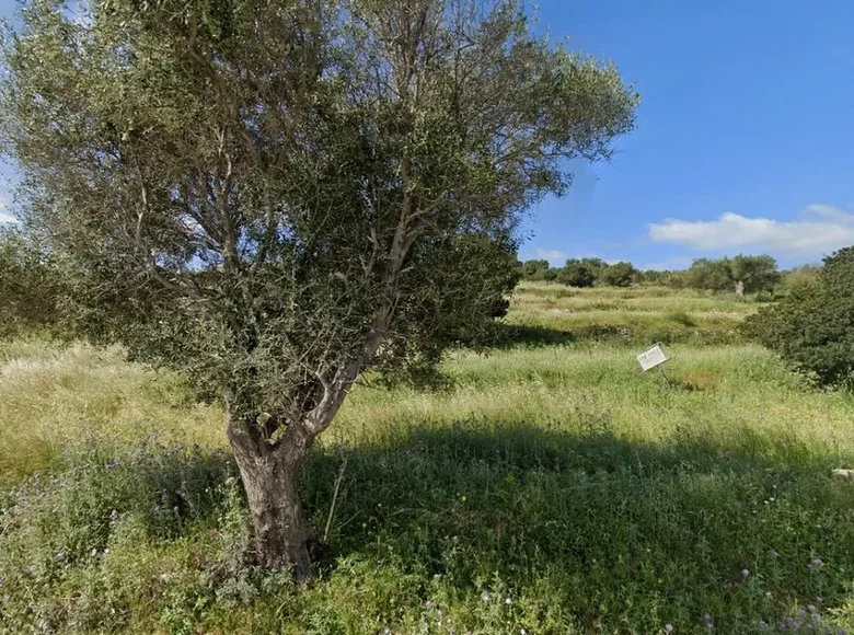 Land 1 room  Ano Volimes, Greece