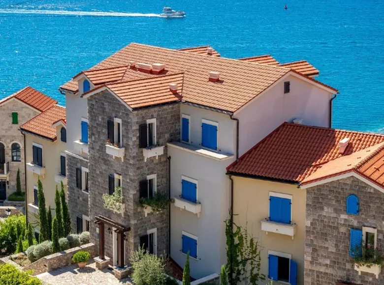 2 bedroom apartment 154 m² Radovici, Montenegro