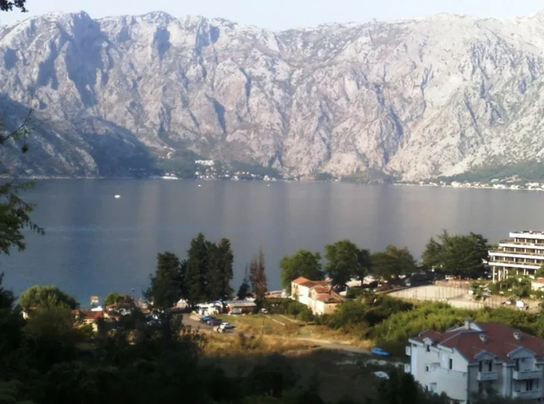 Atterrir  Kotor, Monténégro