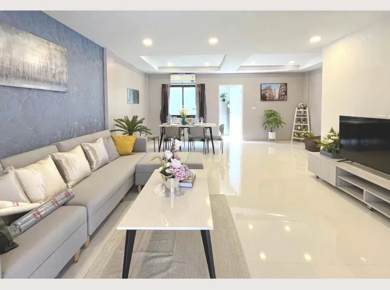 Szeregowiec 3 pokoi 138 m² Huai Yai, Tajlandia