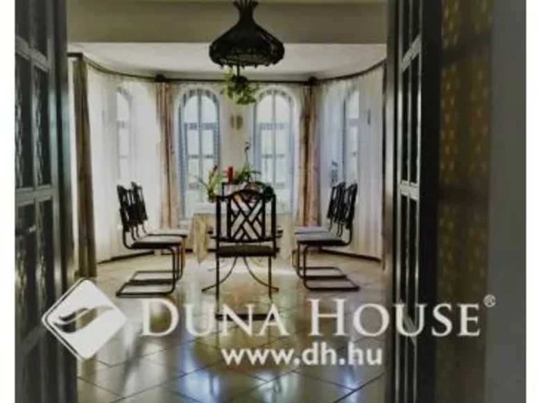 House 360 m² Budaoers, Hungary