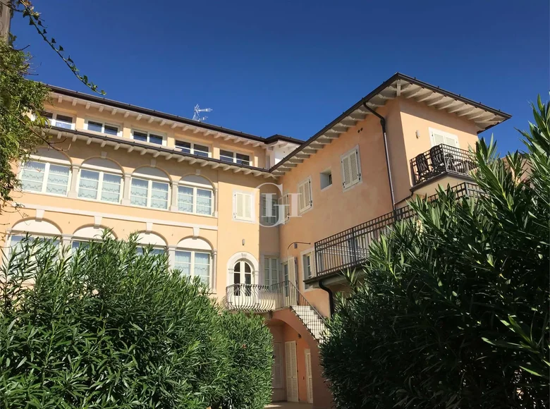 Mieszkanie 6 pokojów 201 m² Toscolano Maderno, Włochy