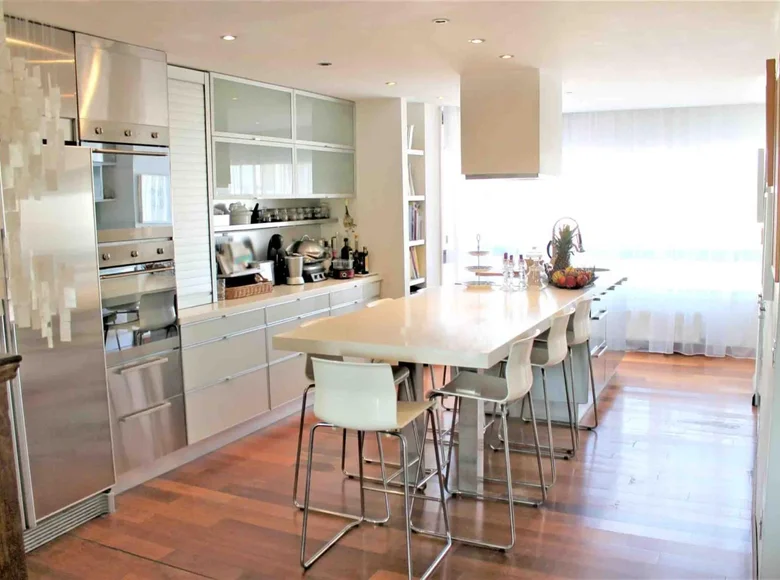 4 bedroom apartment 221 m² Strovolos, Cyprus
