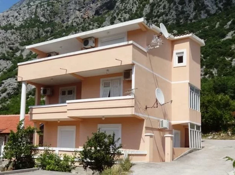 Haus 5 Schlafzimmer 261 m² Bijela, Montenegro