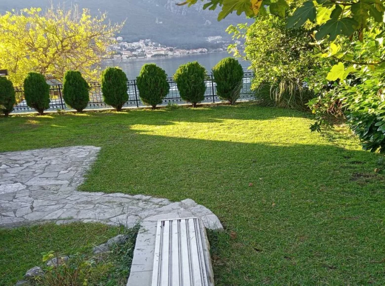 Casa 4 habitaciones 400 m² Dobrota, Montenegro