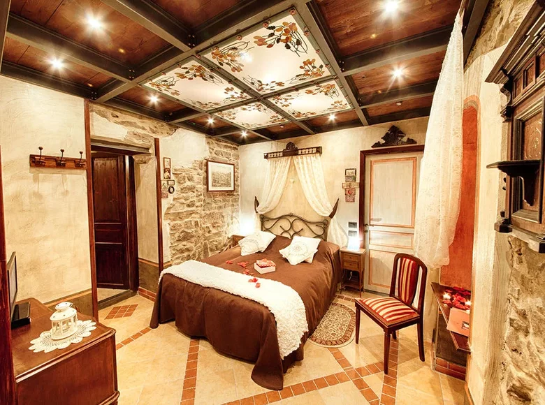 Hotel 1 500 m² Apricale, Italien