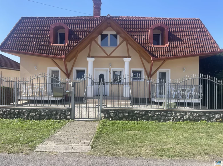 House 16 rooms 420 m² Heviz, Hungary