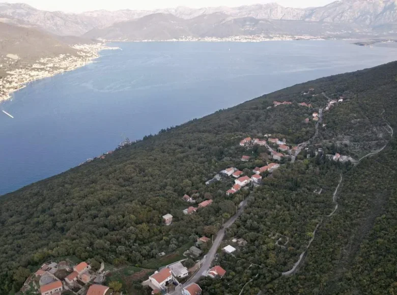 Parcelas 1 680 m² Lustica, Montenegro