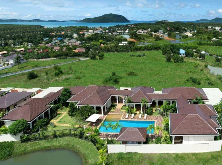6 bedroom villa 1 100 m² Phuket, Thailand