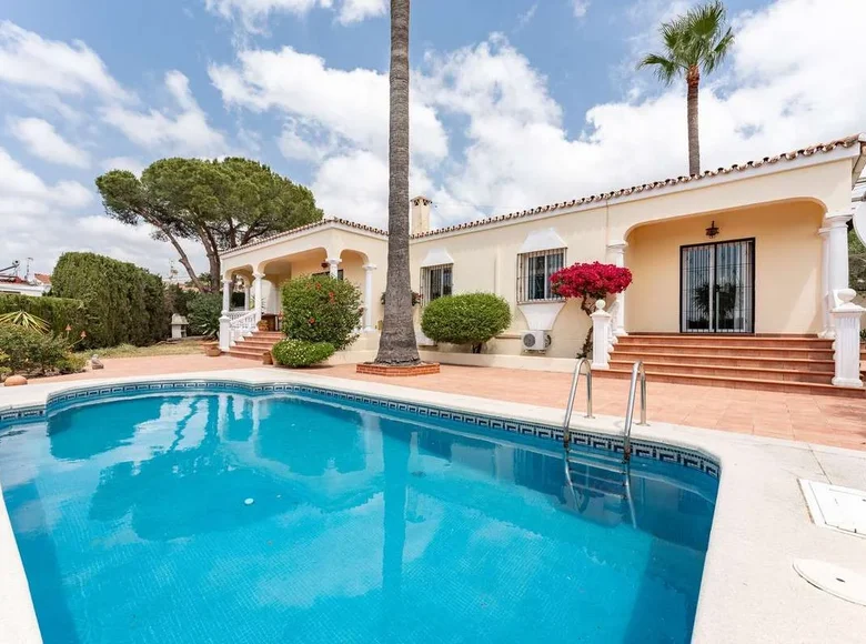 Villa de tres dormitorios 199 m² Marbella, España