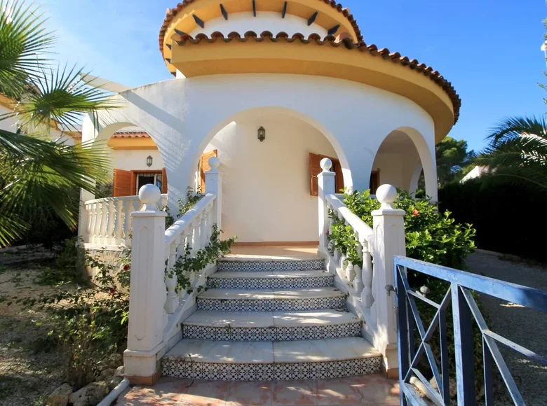 3-Schlafzimmer-Villa 130 m² Urbanizacion Mil Palmeras, Spanien