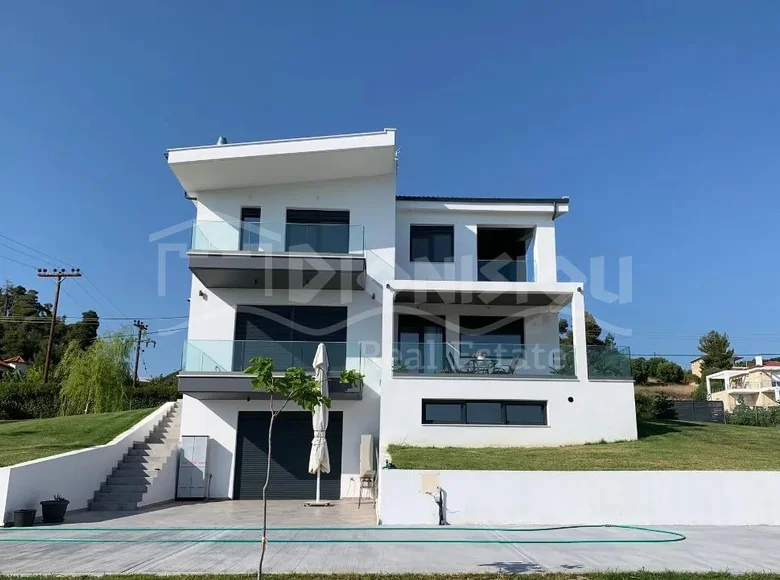 4 bedroom house 330 m² Nea Skioni, Greece