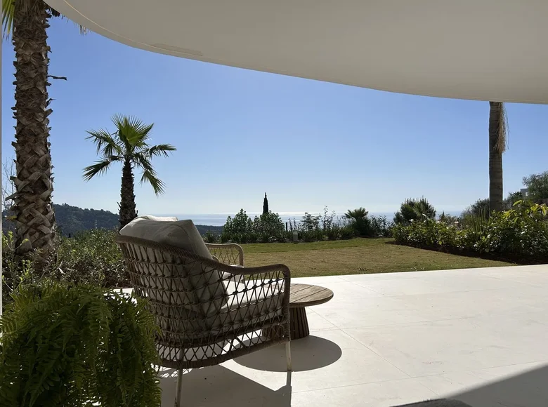 Mieszkanie 2 pokoi 108 m² Marbella, Hiszpania