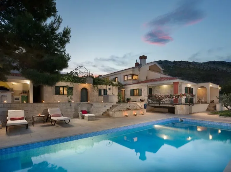 5-Schlafzimmer-Villa 690 m² Gespanschaft Split-Dalmatien, Kroatien