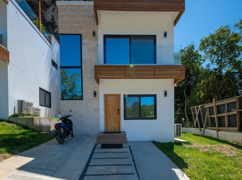 2 bedroom house 128 m² West Bay, Honduras