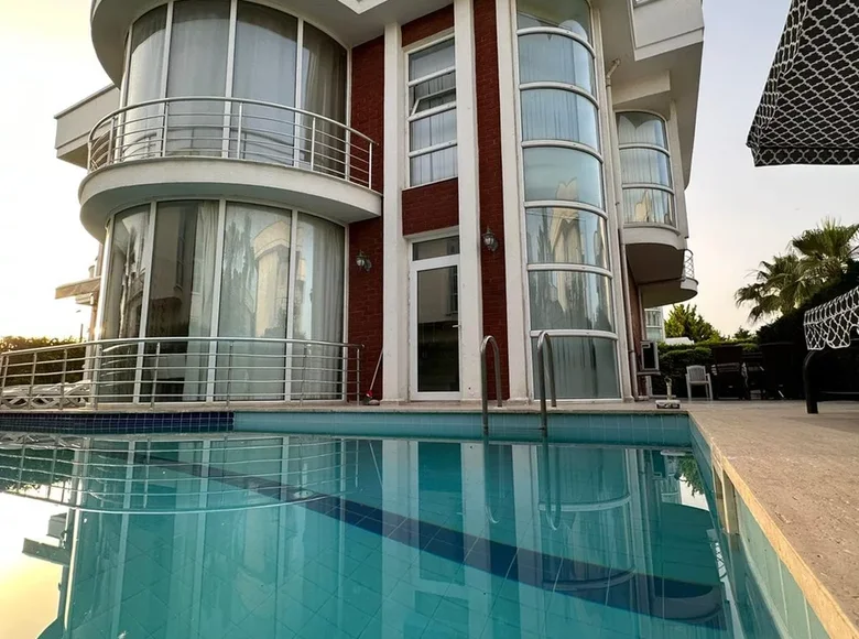 5 bedroom apartment 250 m² Serik, Turkey