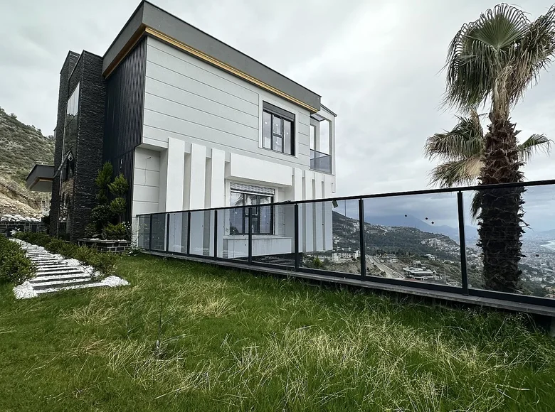 5 bedroom villa 280 m² Muratpasa, Turkey