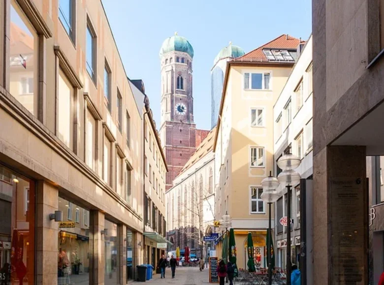 Revenue house 1 690 m² in Munich, Germany