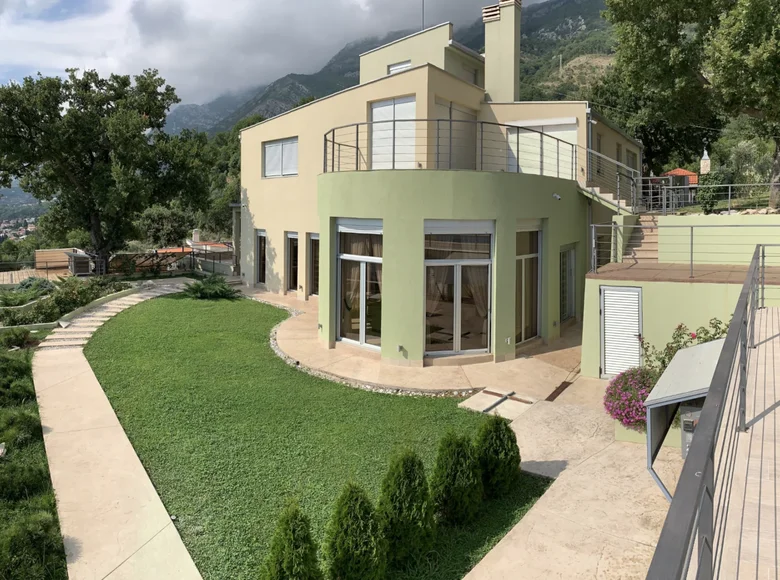 Casa 3 habitaciones 370 m² Sutomore, Montenegro