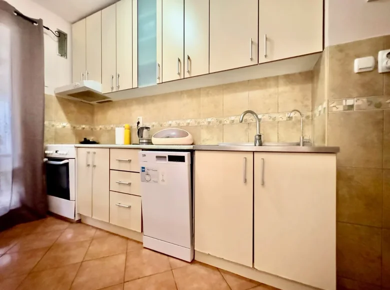 2 bedroom apartment 65 m² Tivat, Montenegro