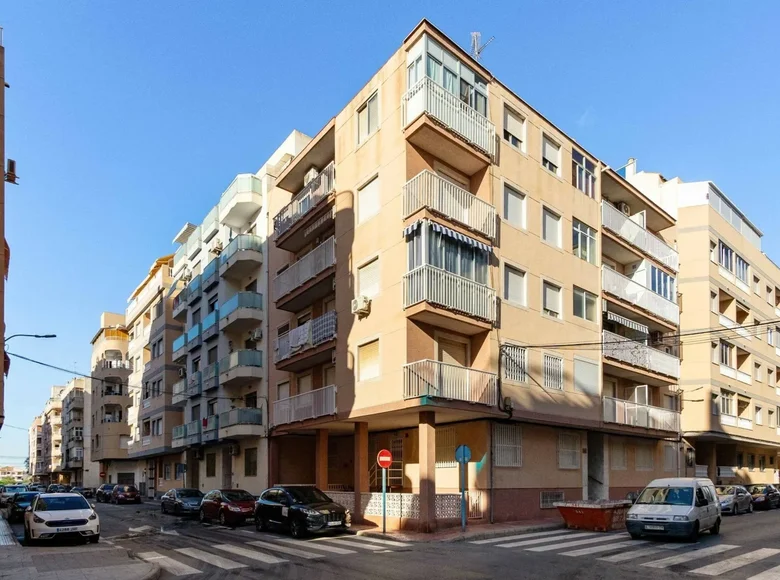 Mieszkanie 4 pokoi 78 m² Torrevieja, Hiszpania