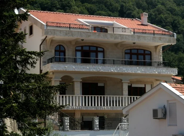 villa de 5 chambres 760 m² Petrovac, Monténégro