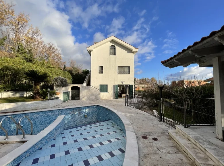Villa de 4 dormitorios 201 m² Herceg Novi, Montenegro