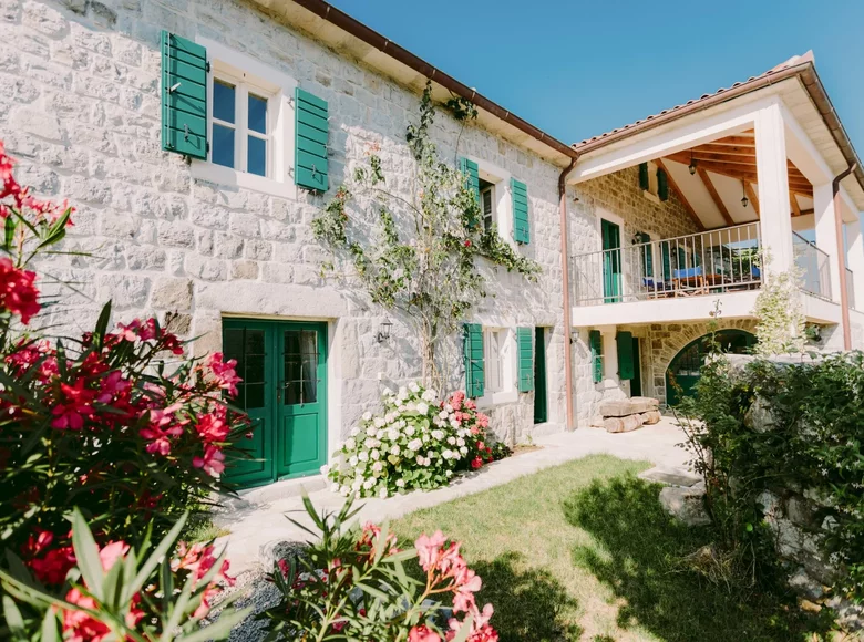 5 room villa 235 m² Topla, Montenegro