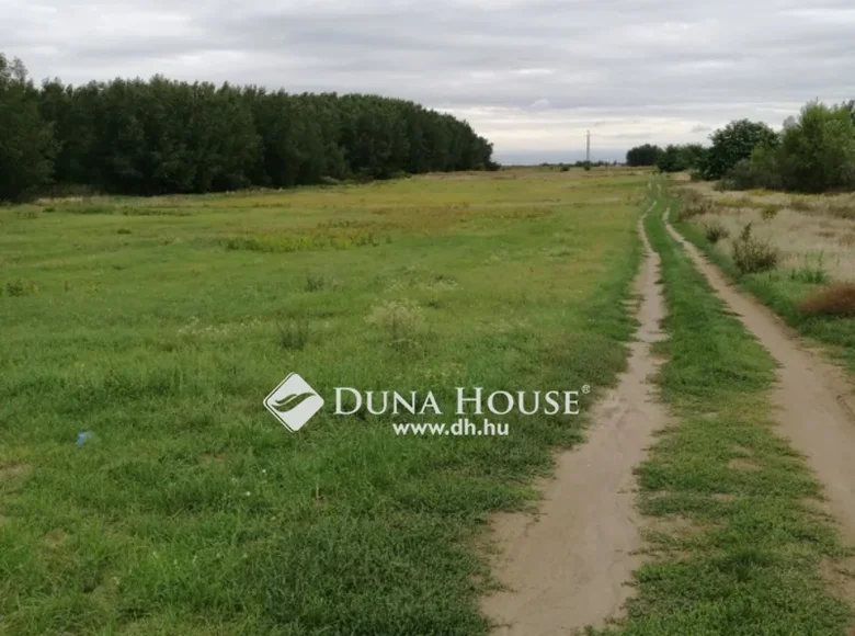 Land 15 151 m² Dabas, Hungary