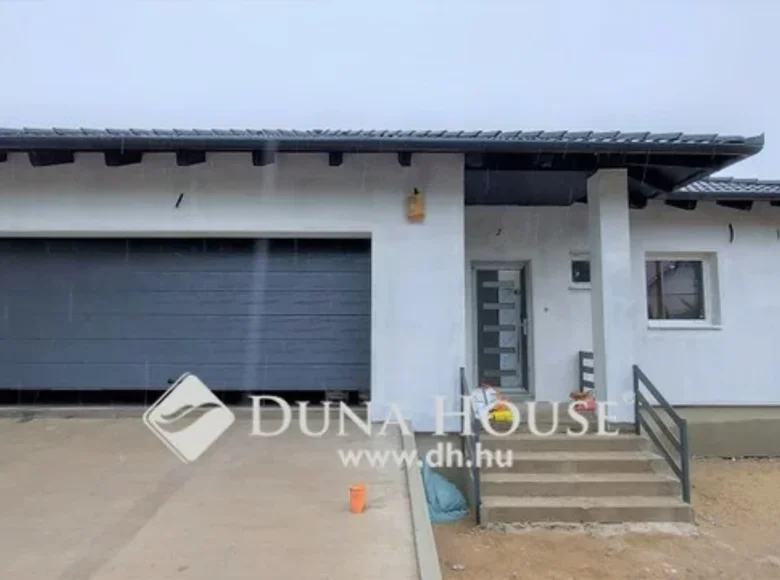 House 140 m² Erd, Hungary