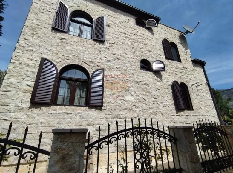 Haus 2 zimmer 200 m² Zgrade, Montenegro