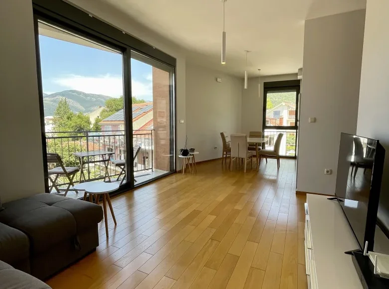 2 bedroom apartment 77 m² Tivat, Montenegro