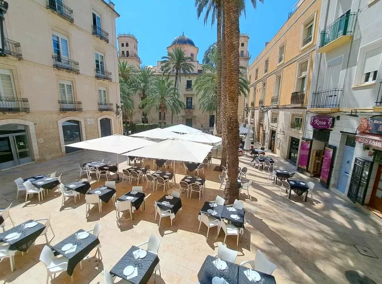 Commercial property 243 m² in Alicante, Spain