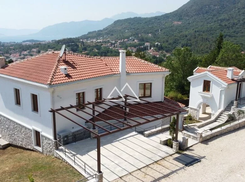 4 bedroom house 320 m² Montenegro, Montenegro