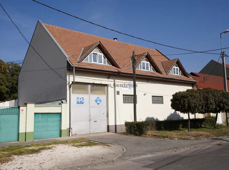 Commercial property 266 m² in Budaoers, Hungary