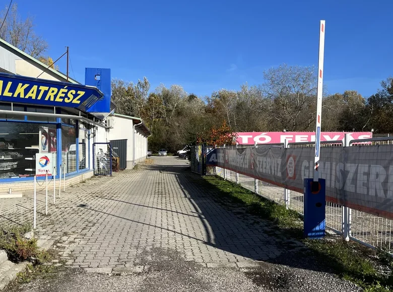 Propiedad comercial 829 m² en Pakozd, Hungría