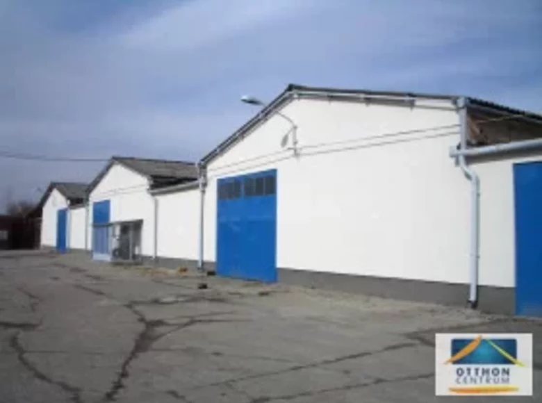 Commercial property 13 900 m² in Budapest, Hungary