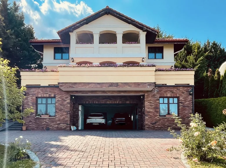 4 bedroom Villa 360 m² Balatongyorok, Hungary
