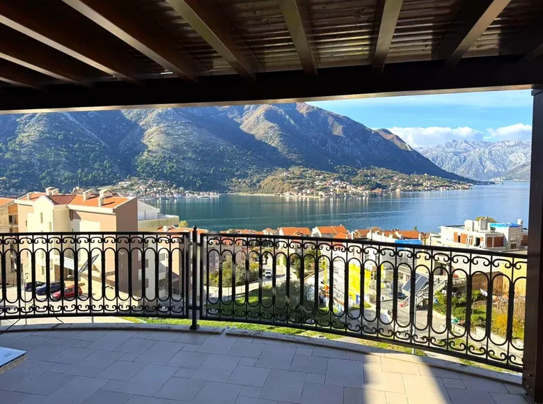 Apartamento 2 habitaciones 112 m² Dobrota, Montenegro