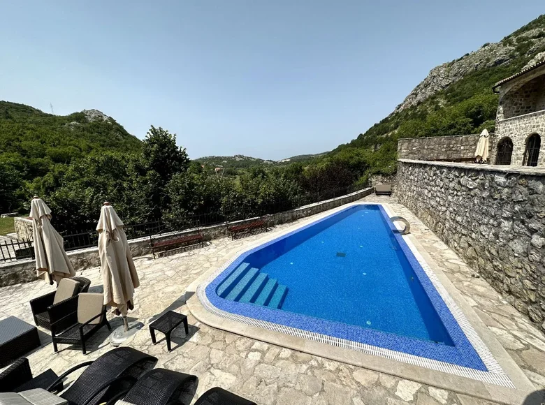 2 bedroom house 180 m² Budva, Montenegro