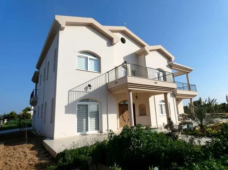 villa de 5 chambres  Agios Sergios, Chypre du Nord