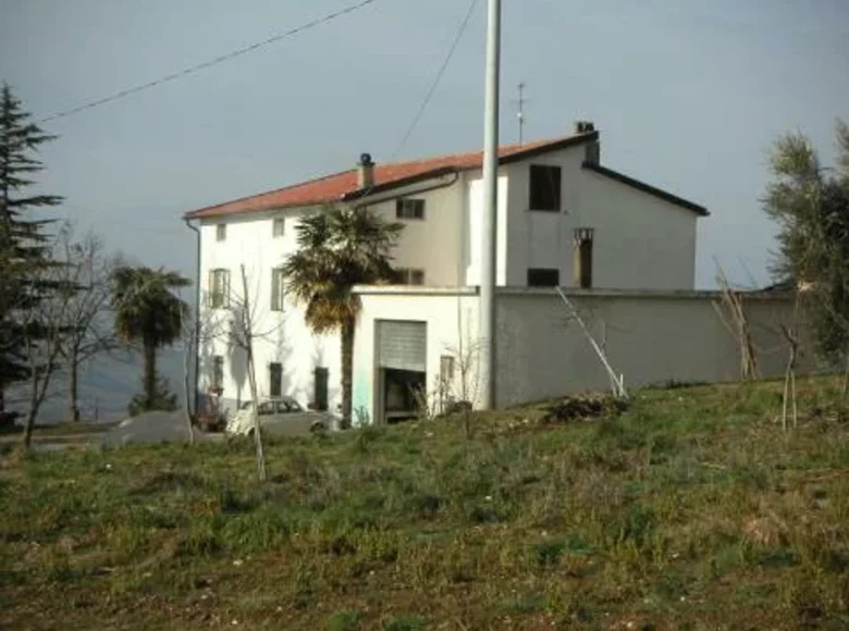 Casa 11 habitaciones 350 m² Terni, Italia