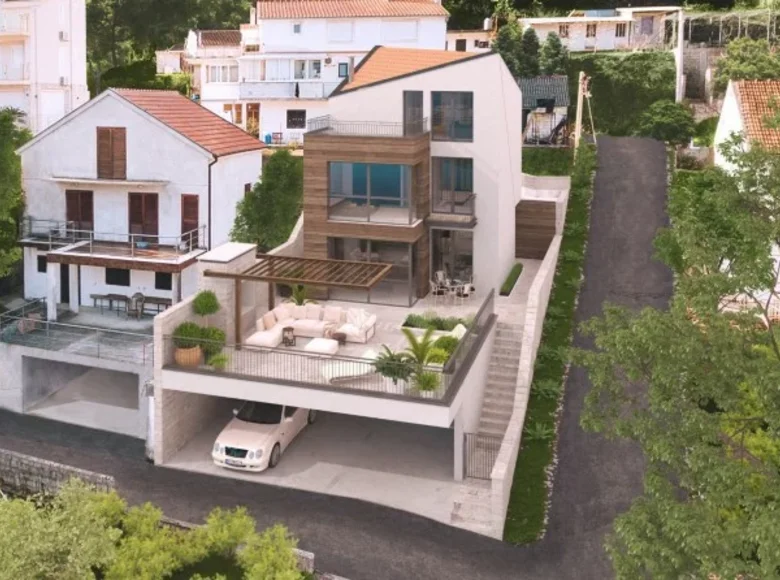 3 bedroom villa 155 m² Dobrota, Montenegro