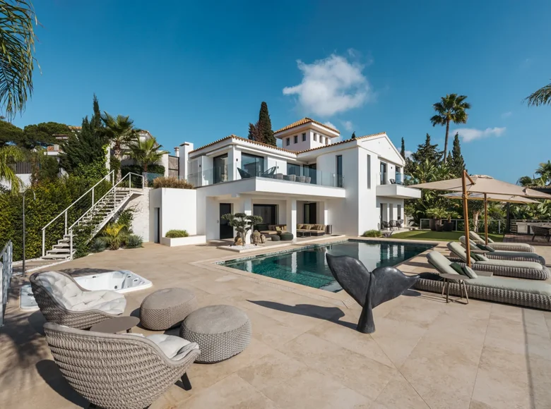 4-Schlafzimmer-Villa 297 m² Marbella, Spanien