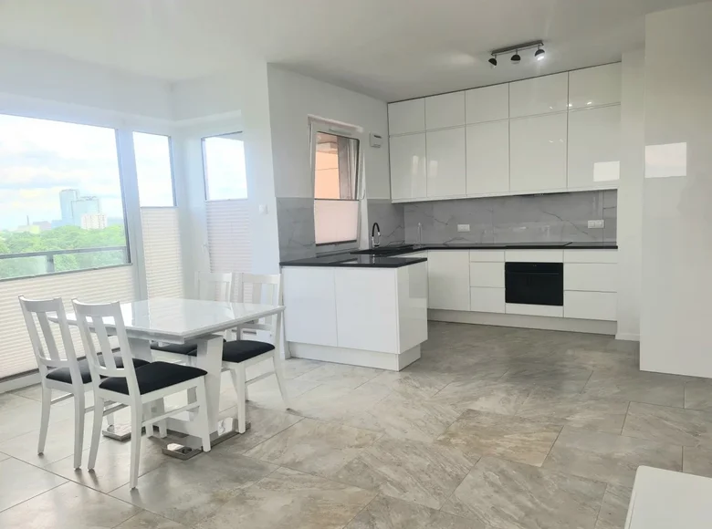 Apartamento 4 habitaciones 83 m² en Varsovia, Polonia