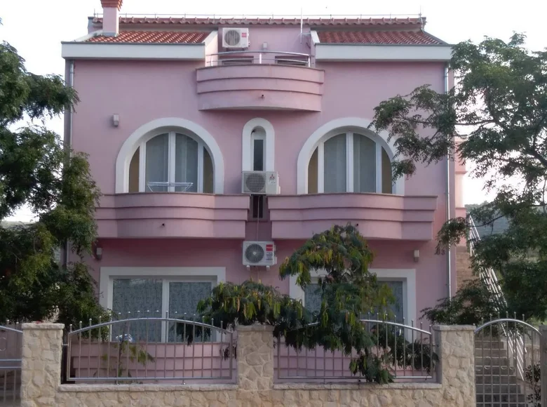 6 bedroom villa 240 m² Bashkia Durres, Albania